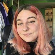 Hola, soy Mireia, una estudiante 1º de Bachillerato que ofrece clases de lengua castellana, lectura, caligrafía, etc.
Además, ofrezco clases de historia. 
Todas las edades hasta tercero de la ESO. 
Estaré encantada en enseñarte!